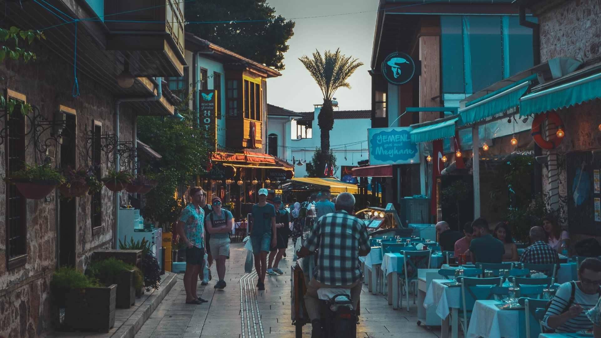 Read more about the article Top-Notch Places to Visit on Your Road Trip to Vietnam